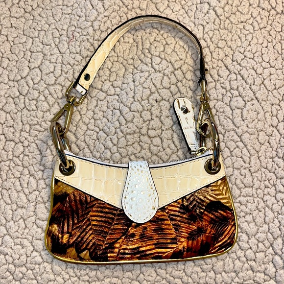 - New Never Used Guess Purse - Picture 3 of 3